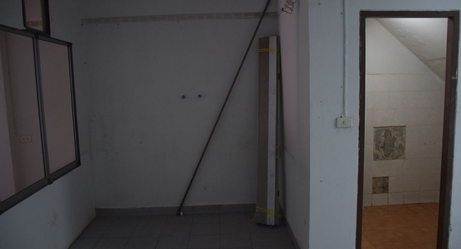 For rent 4 bedrooms retail Space in Bang Kho Laem, Bangkok
