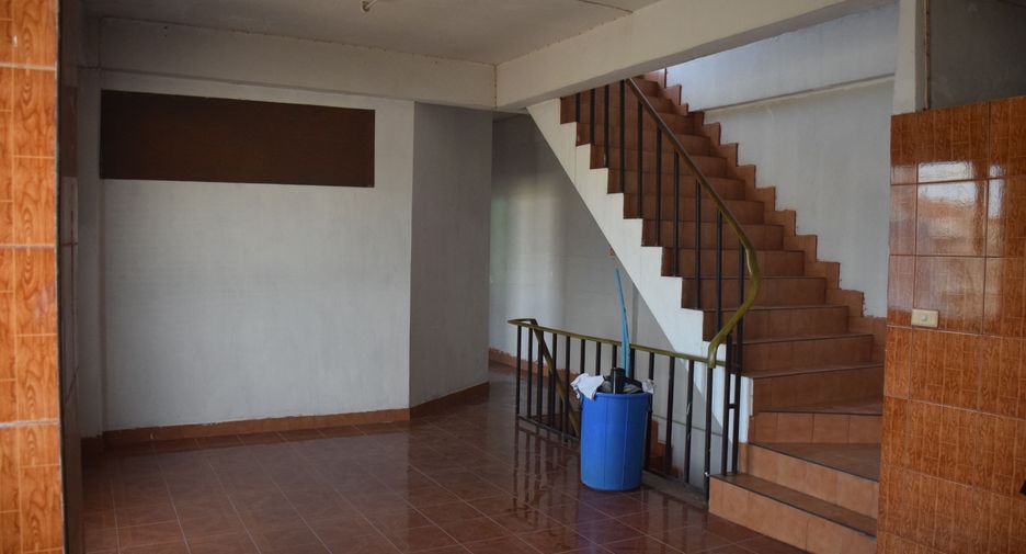 For rent 4 bedrooms retail Space in Bang Kho Laem, Bangkok