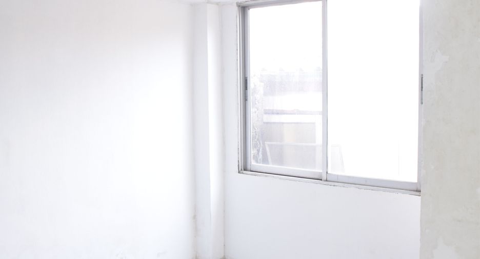 For rent 4 bedrooms retail Space in Bang Kho Laem, Bangkok