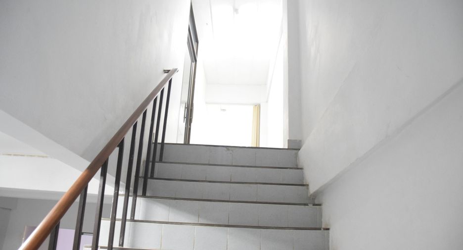For rent 4 bedrooms retail Space in Bang Kho Laem, Bangkok