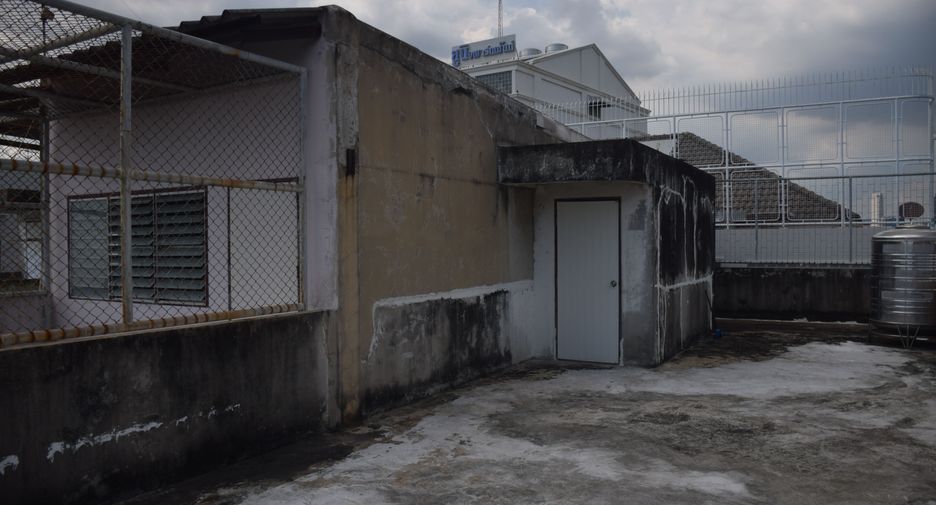 For rent 4 bedrooms retail Space in Bang Kho Laem, Bangkok