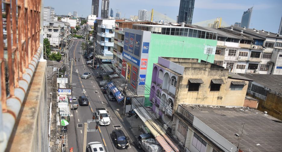For rent 4 bedrooms retail Space in Bang Kho Laem, Bangkok