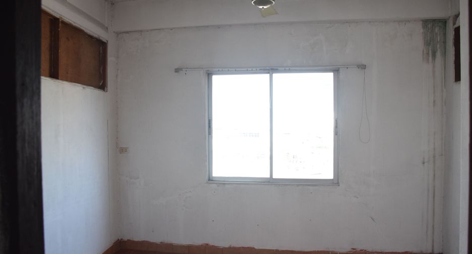 For rent 4 bedrooms retail Space in Bang Kho Laem, Bangkok