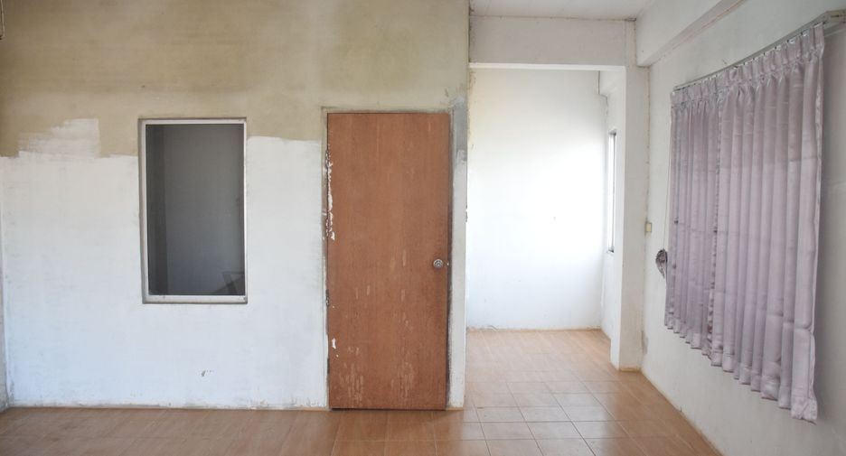 For rent 4 bedrooms retail Space in Bang Kho Laem, Bangkok