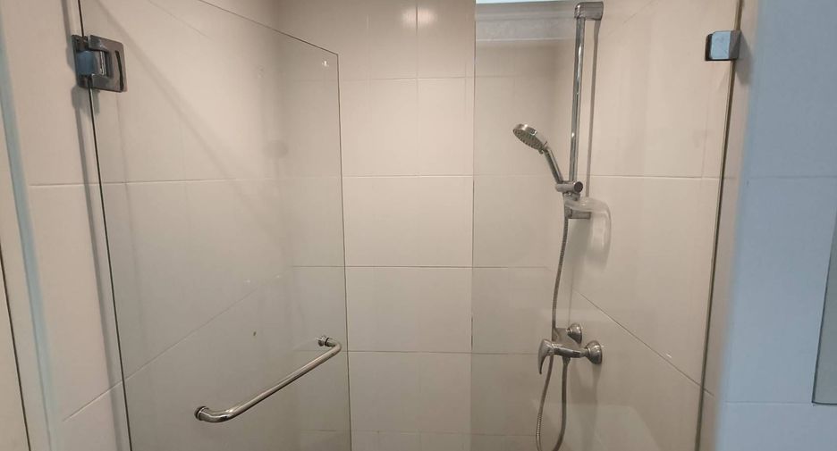 For rent 3 bedrooms condo in Sathon, Bangkok