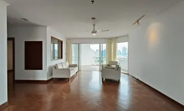 For rent 3 bedrooms condo in Sathon, Bangkok