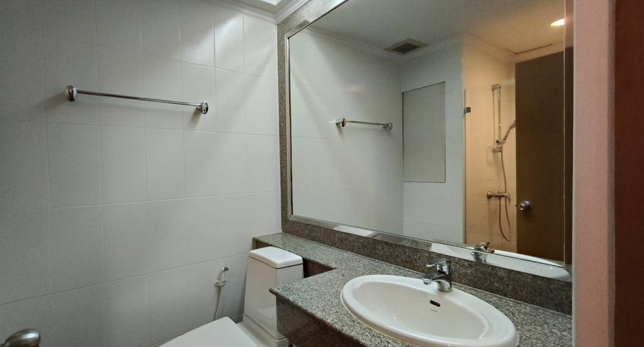 For rent 3 bedrooms condo in Sathon, Bangkok