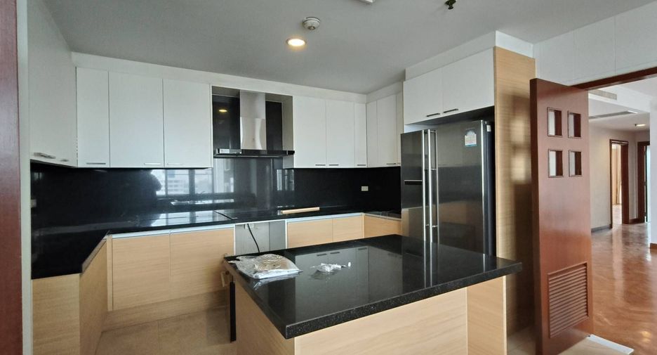 For rent 3 bedrooms condo in Sathon, Bangkok