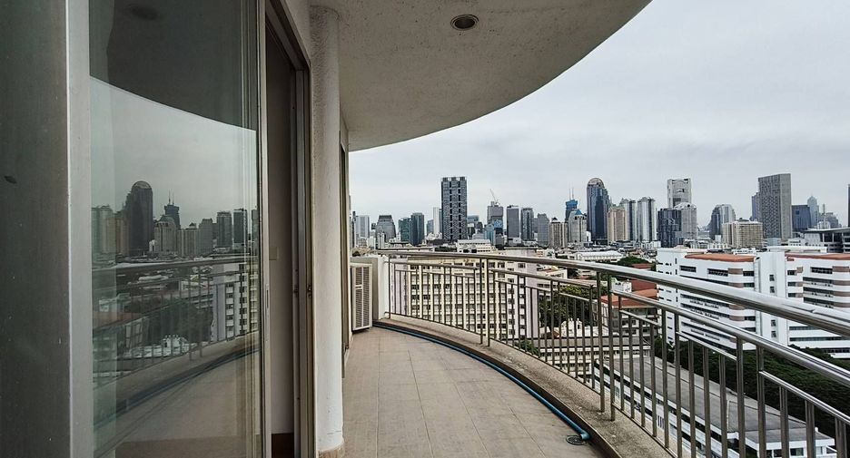 For rent 3 bedrooms condo in Sathon, Bangkok