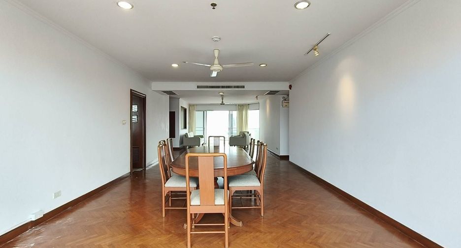 For rent 3 bedrooms condo in Sathon, Bangkok