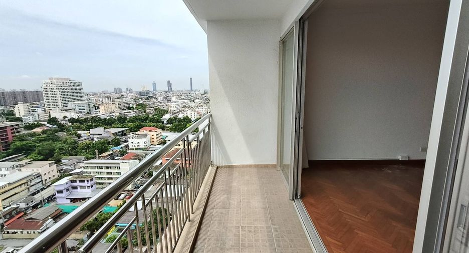 For rent 3 bedrooms condo in Sathon, Bangkok