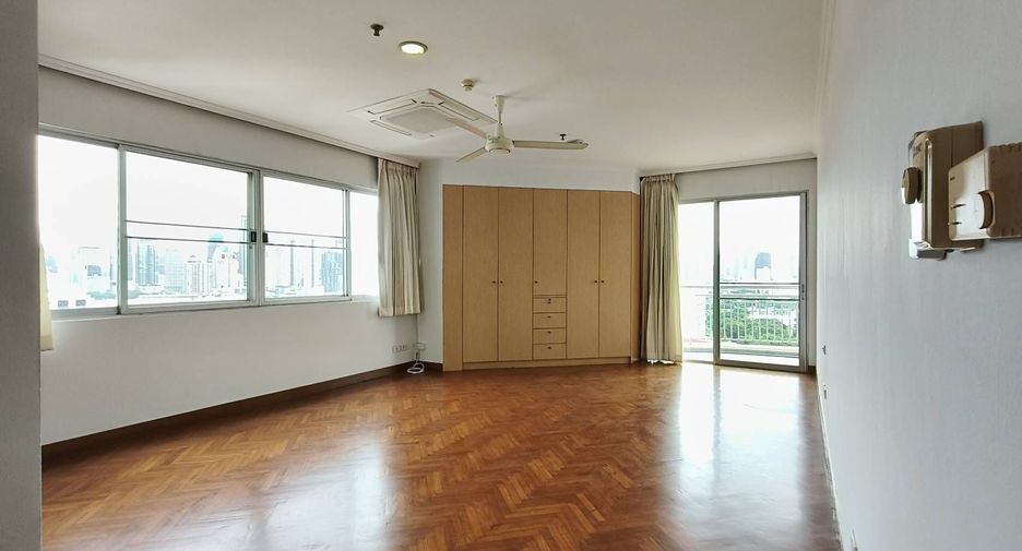 For rent 3 bedrooms condo in Sathon, Bangkok