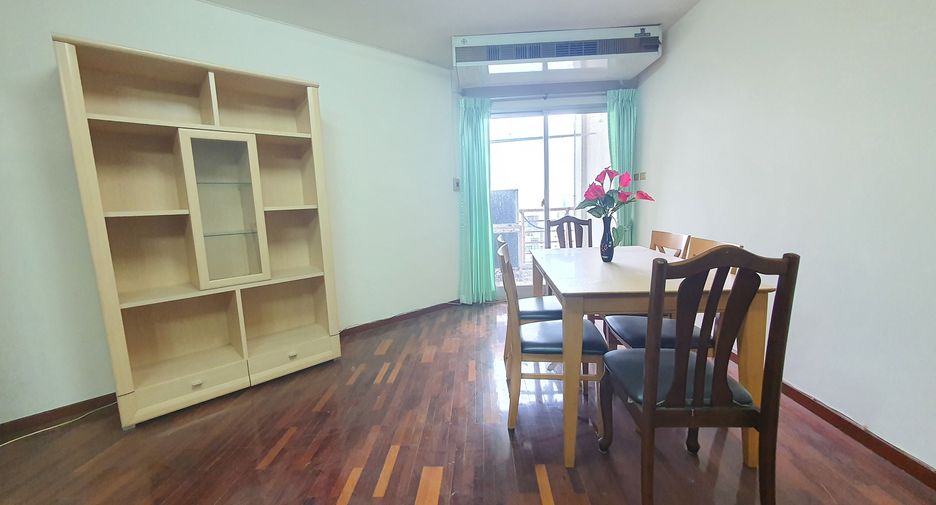 For rent 3 ベッドルーム condo in Yan Nawa, Bangkok