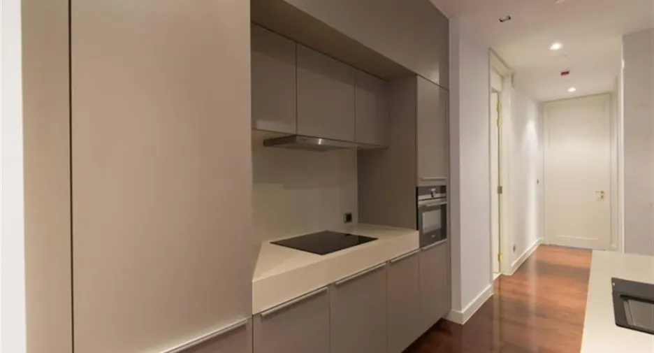 Condo en alquiler de 3 habitaciones en Khlong Toei, Bangkok