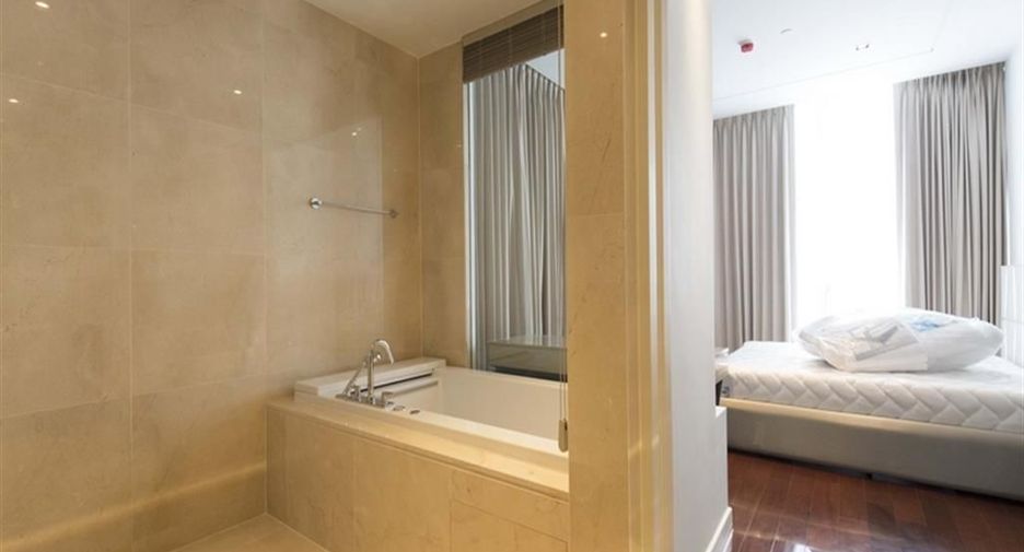 Condo en alquiler de 3 habitaciones en Khlong Toei, Bangkok