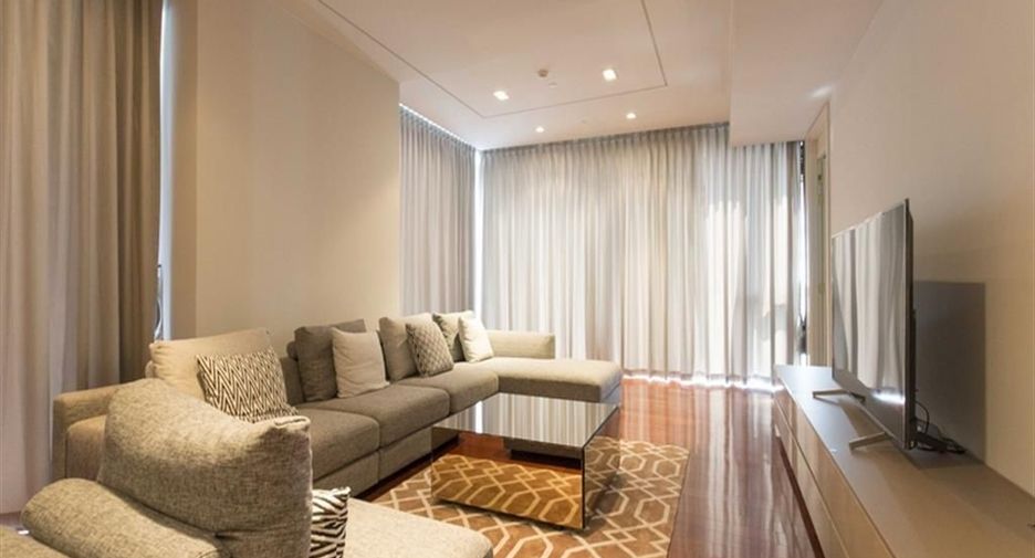 Condo en alquiler de 3 habitaciones en Khlong Toei, Bangkok