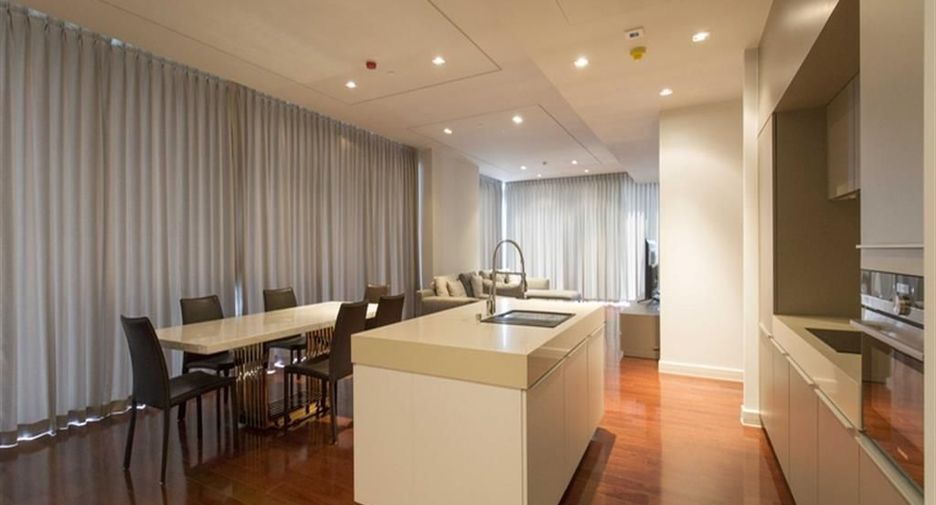 Condo en alquiler de 3 habitaciones en Khlong Toei, Bangkok