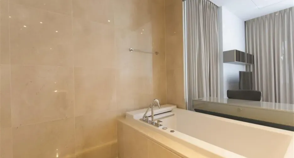 Condo en alquiler de 3 habitaciones en Khlong Toei, Bangkok