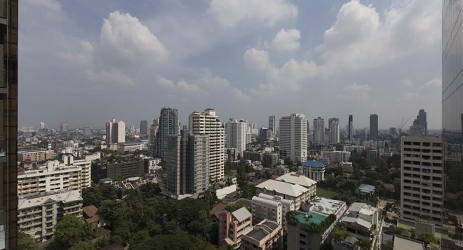 Condo en alquiler de 3 habitaciones en Khlong Toei, Bangkok