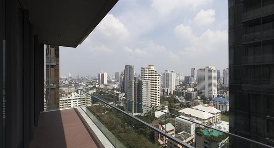 Condo en alquiler de 3 habitaciones en Khlong Toei, Bangkok