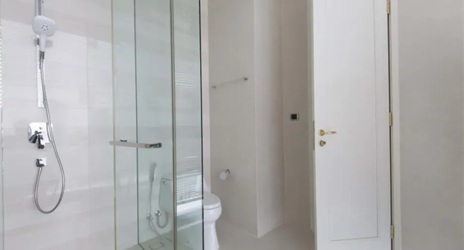 Condo en alquiler de 3 habitaciones en Khlong Toei, Bangkok