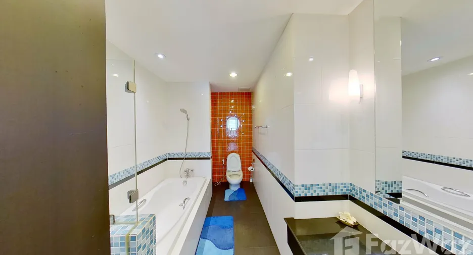 For rent 2 bedrooms condo in Khlong Toei, Bangkok
