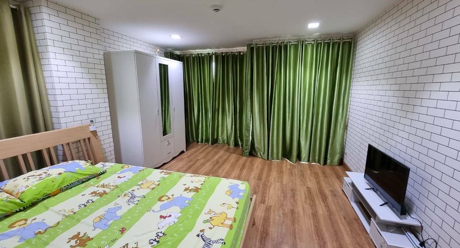 For rent 2 bedrooms condo in Huai Khwang, Bangkok