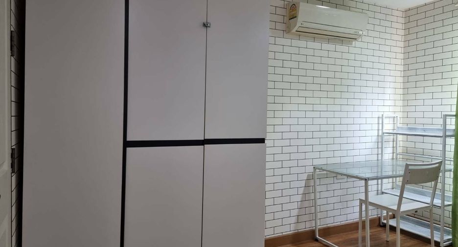 For rent 2 bedrooms condo in Huai Khwang, Bangkok
