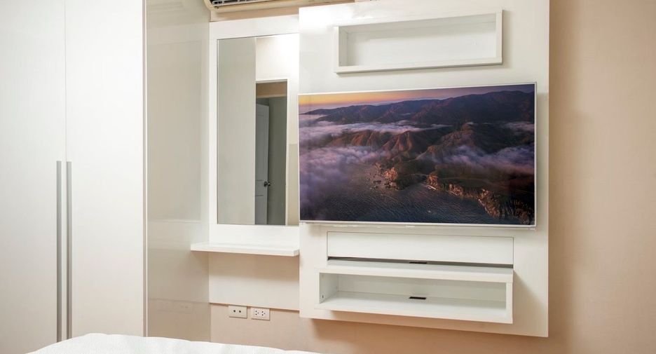 For rent 3 bedrooms condo in Huai Khwang, Bangkok