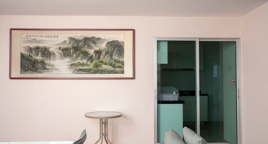 For rent 3 bedrooms condo in Huai Khwang, Bangkok