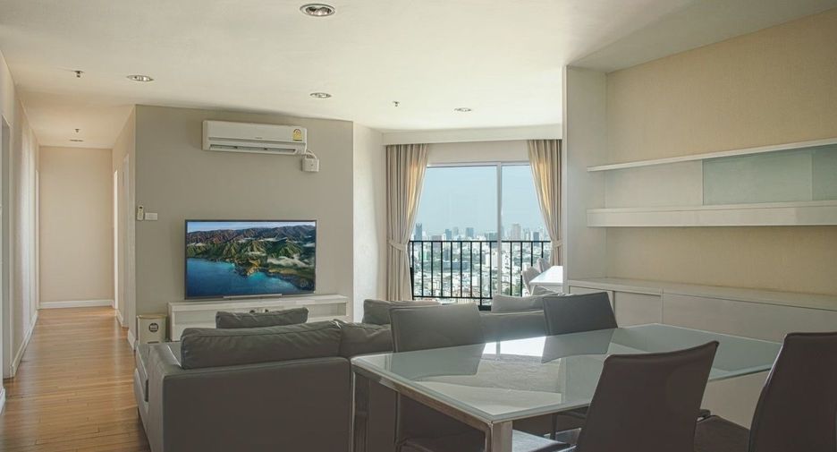 For rent 3 bedrooms condo in Huai Khwang, Bangkok