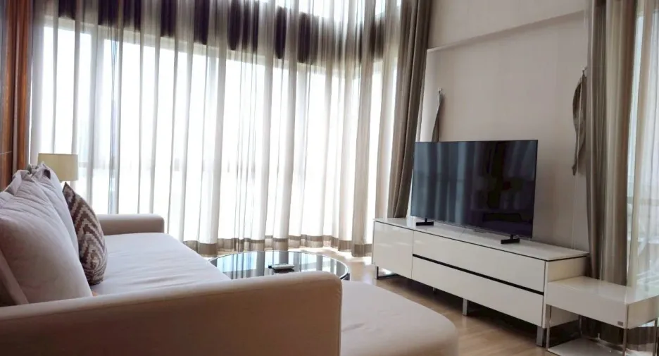For rent 2 bedrooms condo in Pathum Wan, Bangkok