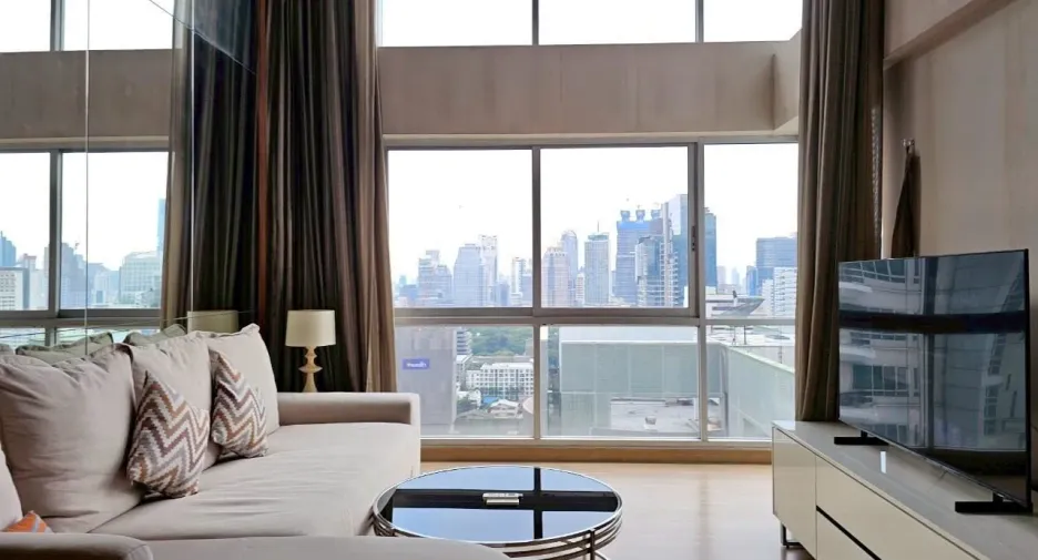 For rent 2 bedrooms condo in Pathum Wan, Bangkok