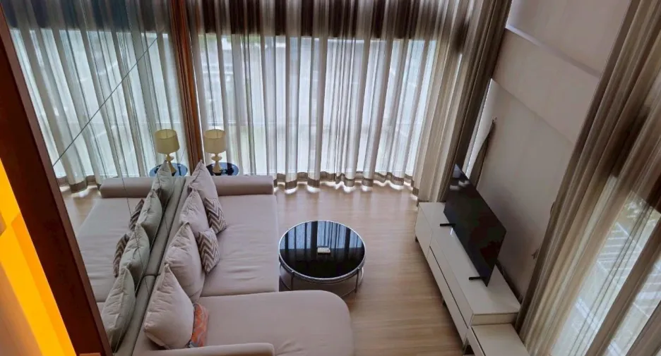 For rent 2 bedrooms condo in Pathum Wan, Bangkok