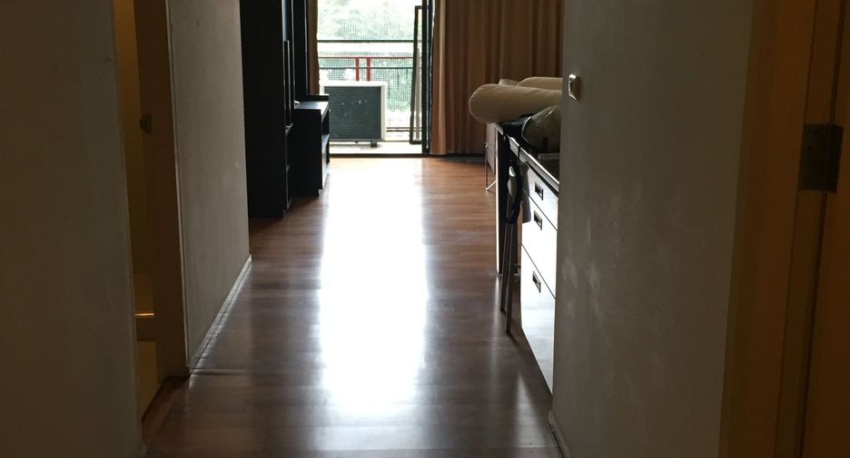 For rent 2 bedrooms condo in Huai Khwang, Bangkok