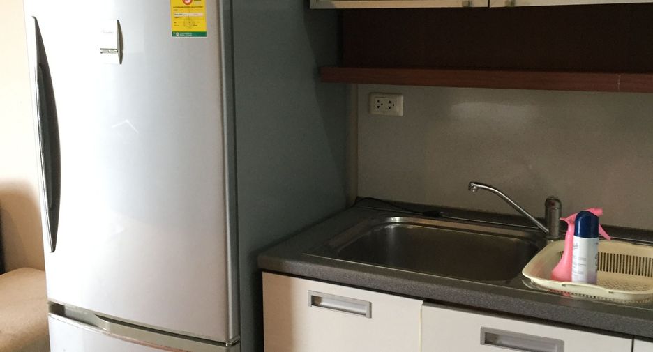 For rent 2 bedrooms condo in Huai Khwang, Bangkok