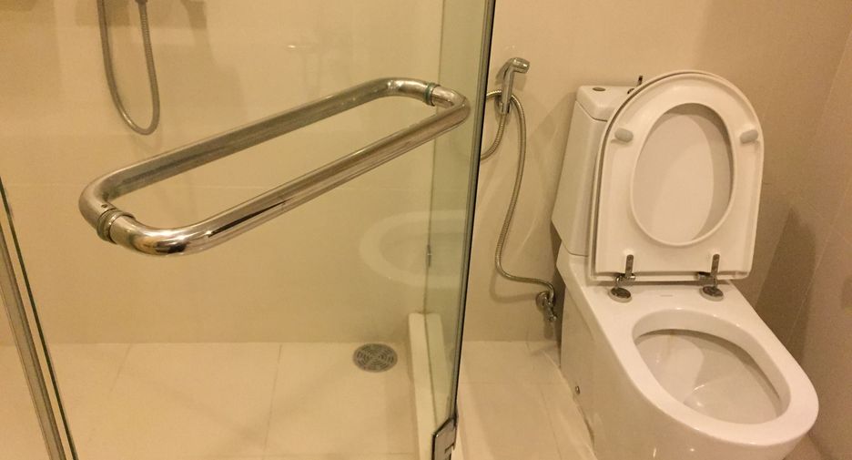 For rent 2 bedrooms condo in Huai Khwang, Bangkok