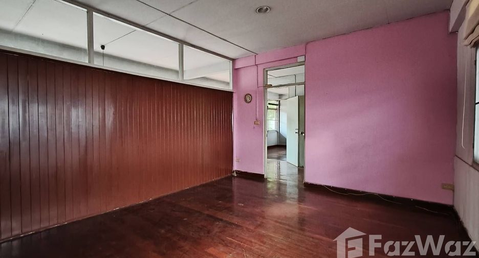 For rent retail Space in Khlong Toei, Bangkok