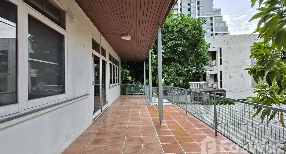 For rent retail Space in Khlong Toei, Bangkok