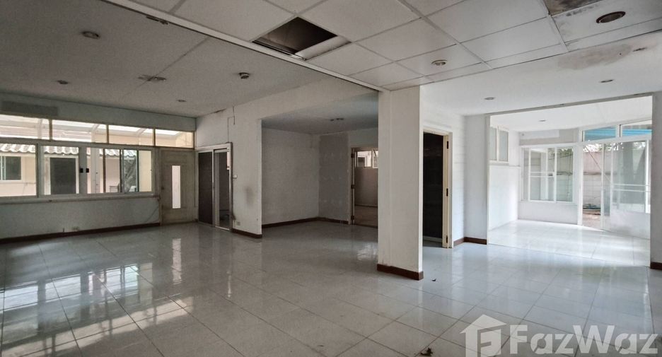 For rent retail Space in Khlong Toei, Bangkok