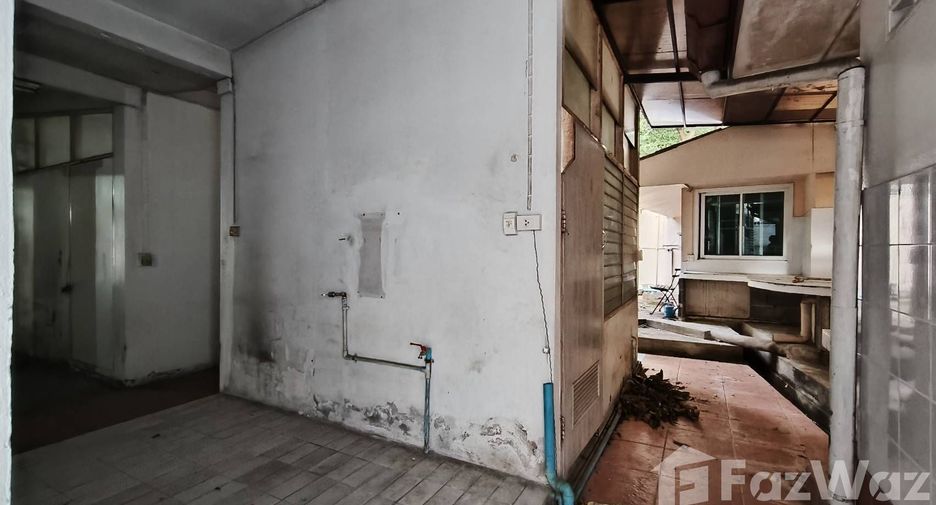 For rent retail Space in Khlong Toei, Bangkok