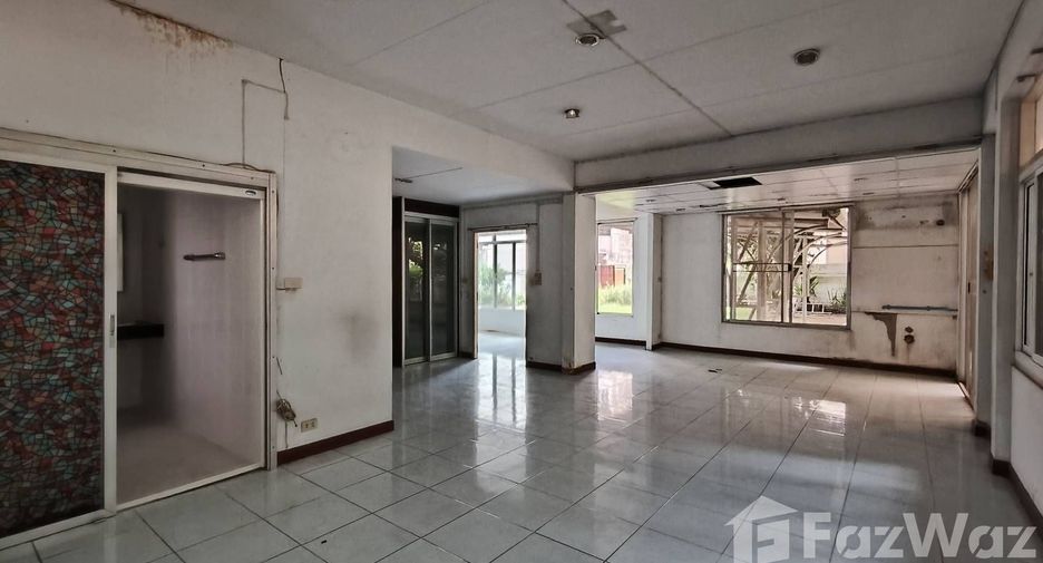 For rent retail Space in Khlong Toei, Bangkok