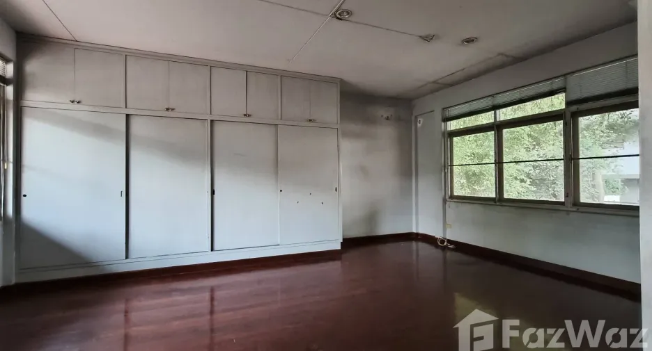 For rent retail Space in Khlong Toei, Bangkok