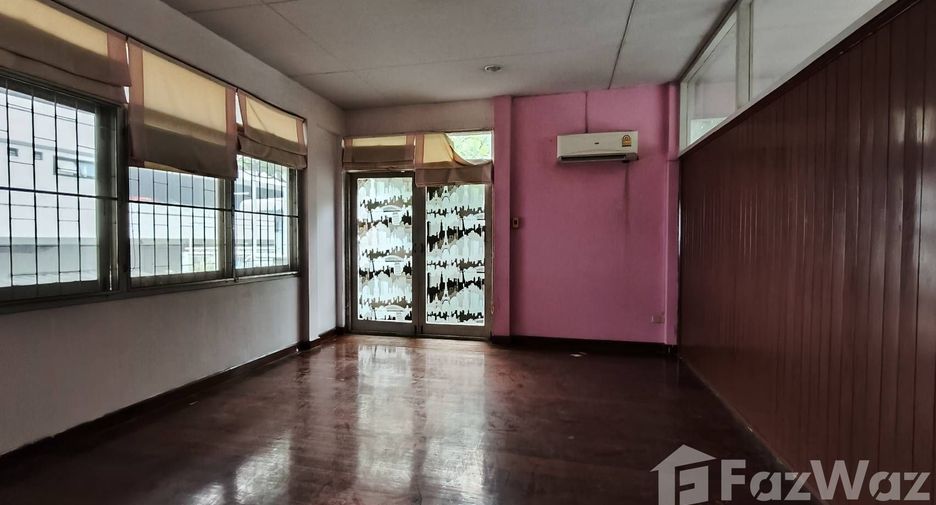 For rent retail Space in Khlong Toei, Bangkok