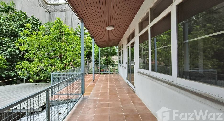 For rent retail Space in Khlong Toei, Bangkok
