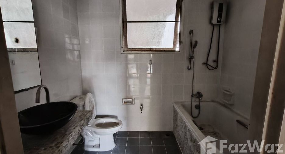 For rent retail Space in Khlong Toei, Bangkok