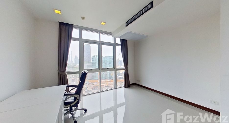 For rent 3 bedrooms condo in Khlong Toei, Bangkok