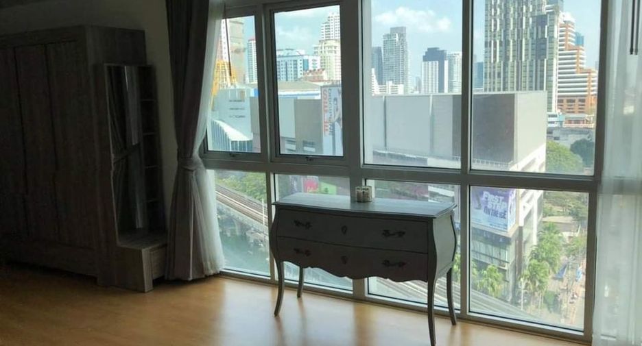 For rent 3 bedrooms condo in Khlong Toei, Bangkok