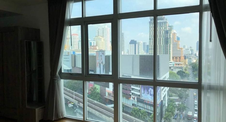 For rent 3 bedrooms condo in Khlong Toei, Bangkok