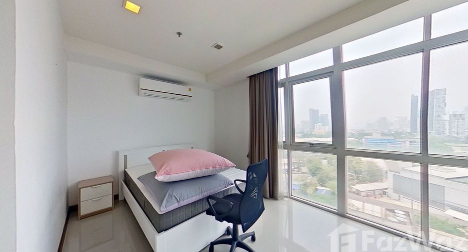 For rent 3 bedrooms condo in Khlong Toei, Bangkok